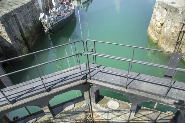 Gate of canal lock system — Stock Photo, Image