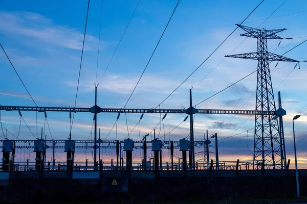 Linee Elettriche Alta Tensione Presso Stazione Distribuzione Dell Elettricità — Foto Stock