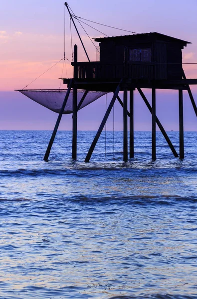 Bela vista das cabanas de pesca ao pôr do sol sobre o Oceano Atlântico — Fotografia de Stock