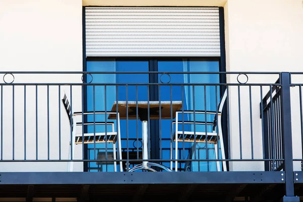 Apartment terrace with a small table and two chairs — Stock Photo, Image