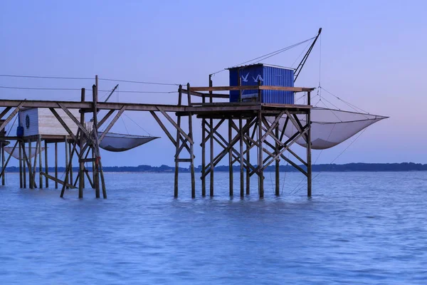 Bela vista das cabanas de pesca ao pôr do sol sobre o Oceano Atlântico — Fotografia de Stock