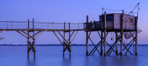 Bela vista das cabanas de pesca ao pôr do sol sobre o Oceano Atlântico — Fotografia de Stock