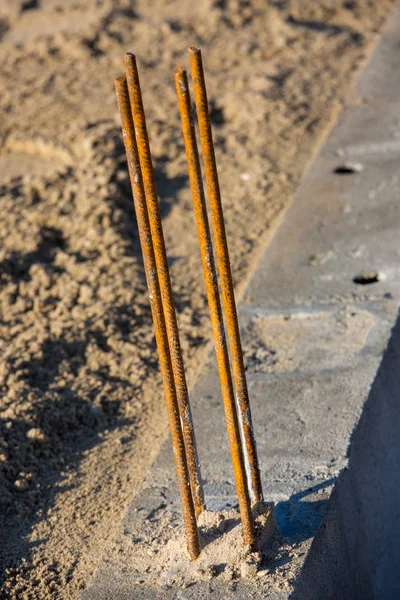 Estructura metálica de una losa sobre la que aún no se ha vertido el hormigón — Foto de Stock