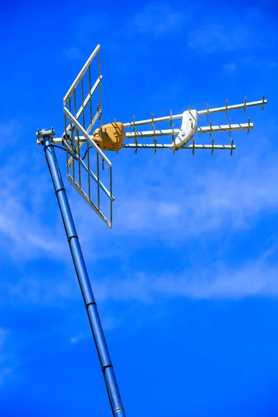 Television antenna against cloudy sky — Stock Photo, Image
