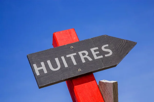 Closeup of sign - "Oysters" ("Huitres" in French). — Stock Photo, Image