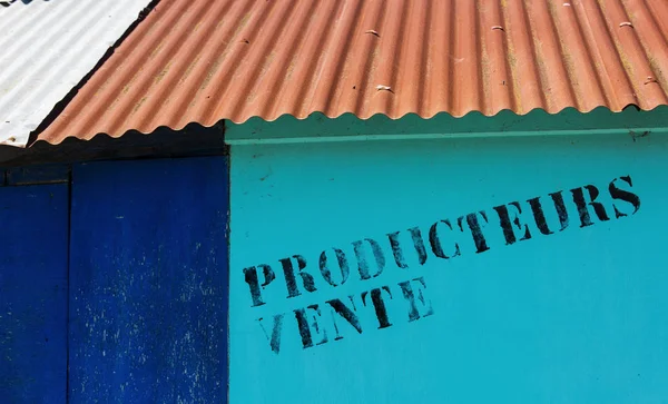 Closeup of sign - "Sales Producers" ("Producteurs Vente" in Fren — Stock Photo, Image