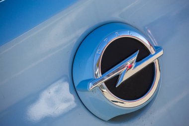 Opel araba logosu closeup