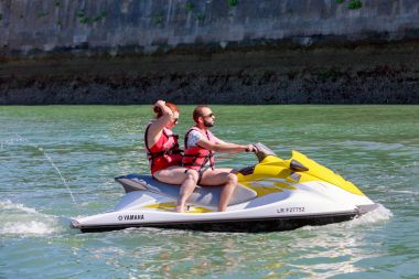 Jet ski zevk çift binmek