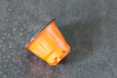 antika arka plan üzerinde renkli espresso kahve doz