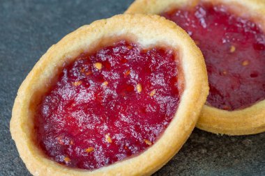 İzole o portre stüdyo çekim lezzetli frambuazlı tart, pasta