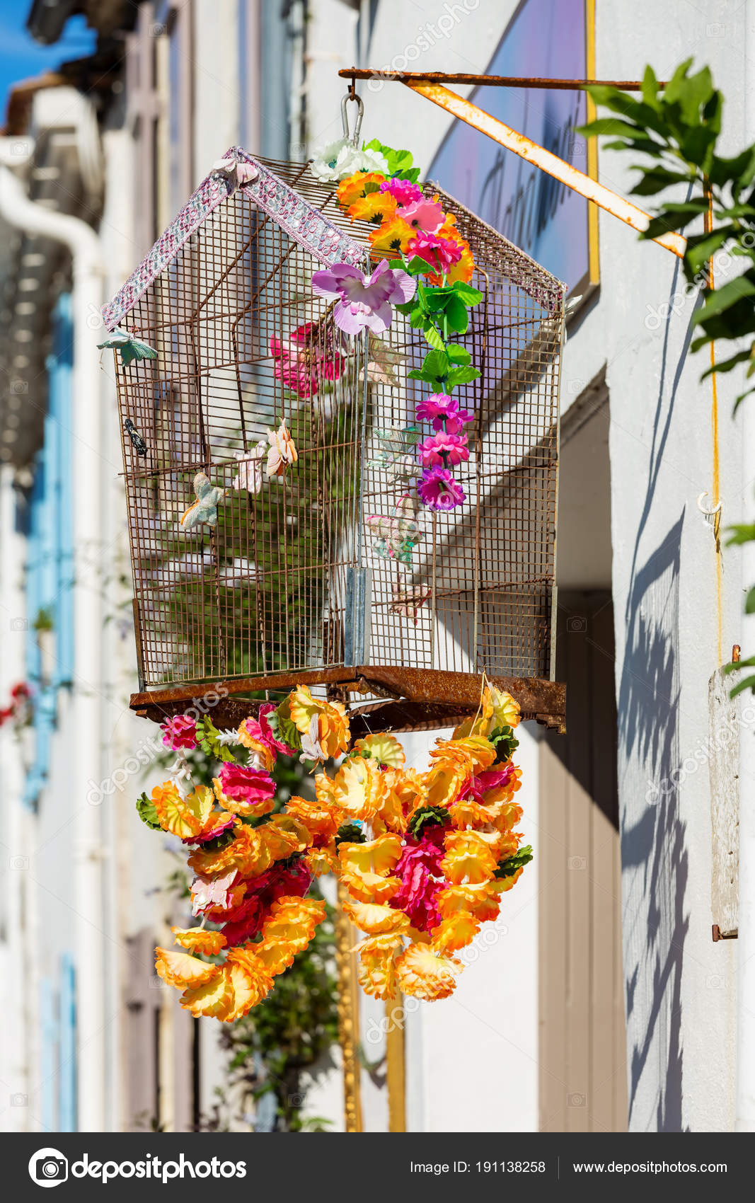 Cage à Oiseaux En Bois Vintage Avec Des Fleurs