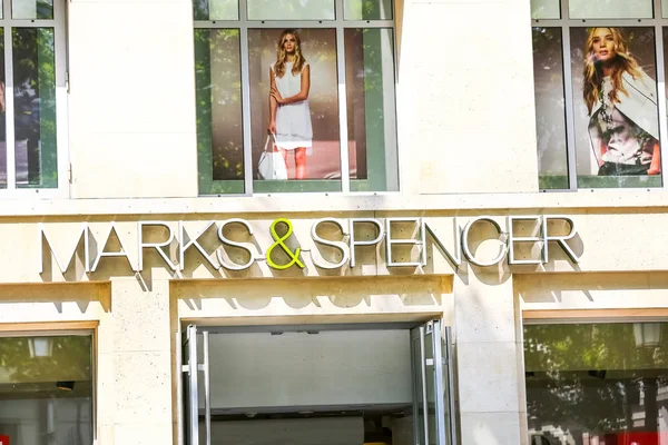 Entrance of Marks & Spencer showroom — Stock Photo, Image