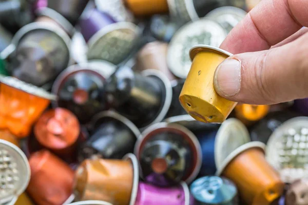 Capsules de café espresso en plastique et en métal sous-évaluées problème environnemental — Photo