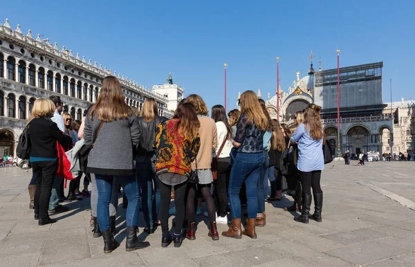 Group of students women standing in the st mark square — Stock Photo, Image