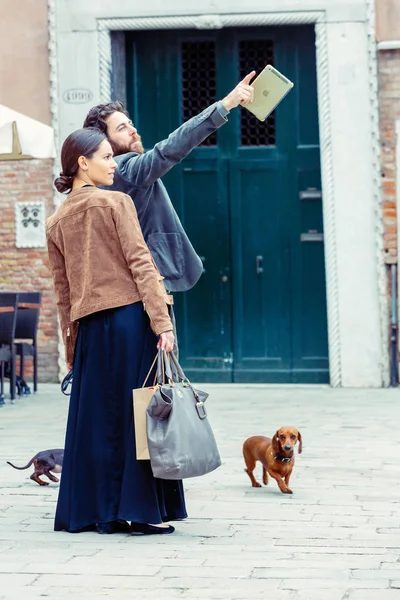 Beautiful milf couple very well dressed with their dogs in a street — Stock Photo, Image
