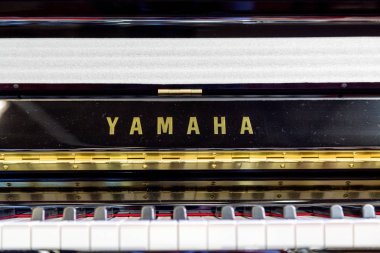 Yamaha elektrikli piyanolarında beyaz ve siyah anahtarlar