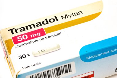 Tramadol genric paketi. İlaç orta şiddette ve şiddetli ağrıları tedavi etmek için kullanılır.