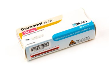 Tramadol genric paketi. İlaç orta şiddette ve şiddetli ağrıları tedavi etmek için kullanılır.