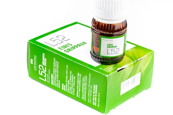 Zbliżenie pudełka L52. Jest to lek homeopatyczny stosowany w zwalczaniu objawów grypy. — Zdjęcie stockowe
