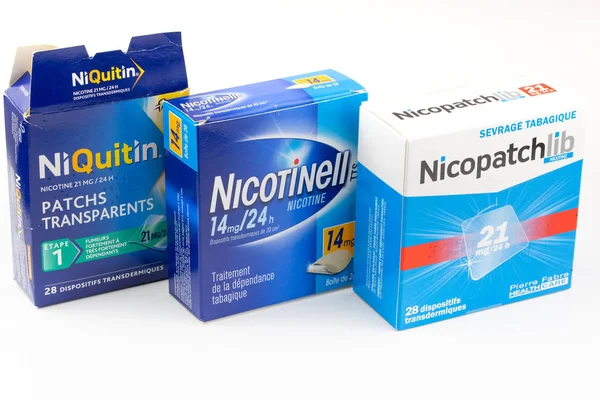 Zbliżenie Niconell, Nicopatch, Niquitin pudełka systemów transdermalnych — Zdjęcie stockowe