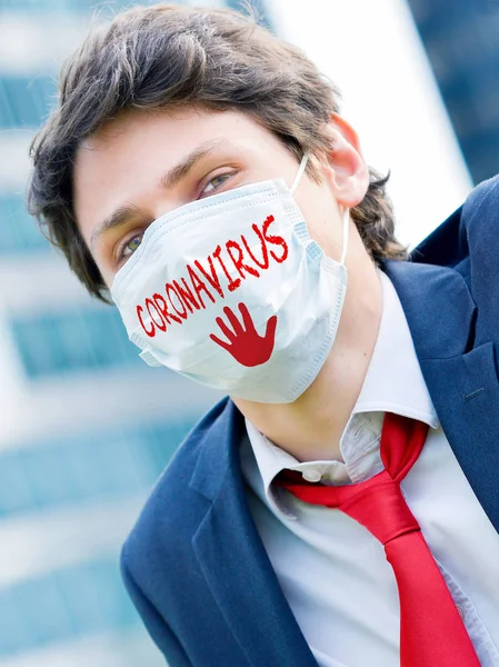 Junior executives dynamics  wearing protective face mask against — Stock Photo, Image