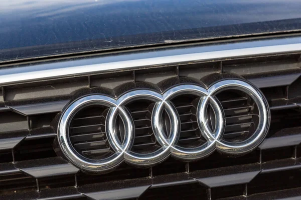 Cognac França Fevereiro 2020 Audi Logo Close Car Bumper Grill — Fotografia de Stock