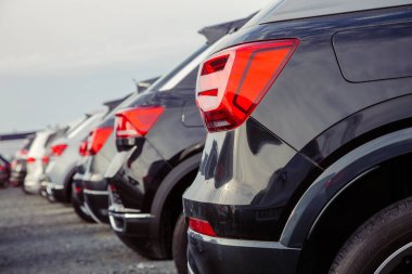 Konyak, Fransa - 16 Şubat 2020: Alman Audi - Volkswagen bayii ağında lüks ikinci el arabaların satışı