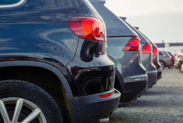 Konyak, Fransa - 16 Şubat 2020: Alman Audi - Volkswagen bayii ağında lüks ikinci el arabaların satışı