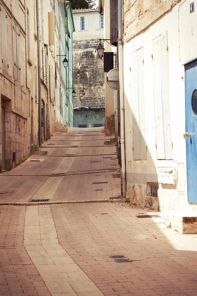 Pusta Ulica Starej Wiosce Niedaleko Saintes Francja — Zdjęcie stockowe