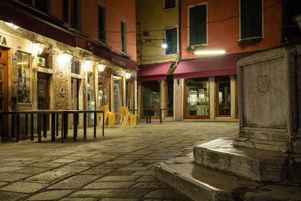 Venecia Italia Marzo 2015 Vista Nocturna Restaurante Cerrado Sin Nadie —  Fotos de Stock