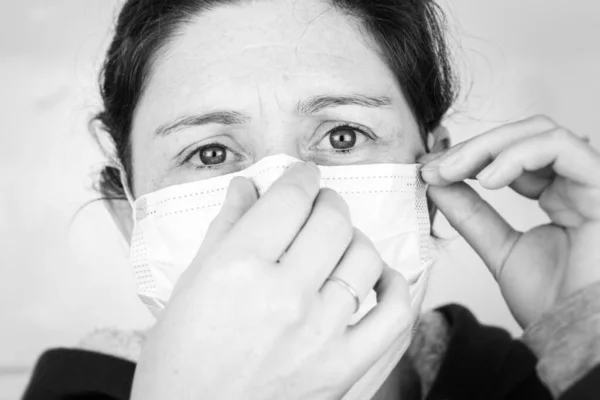 Persoon Met Medisch Masker Ter Bescherming Tegen Griep Ziekten Preventie — Stockfoto