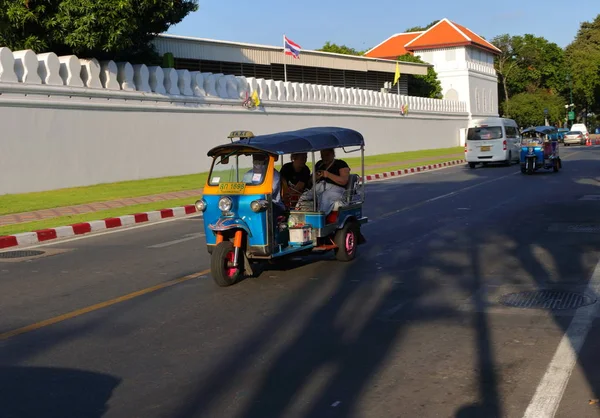 Git tuk tuk git