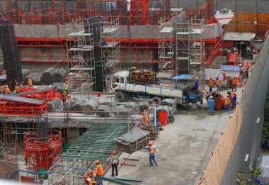 İnşaat alanında çalışma günü