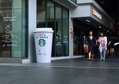 Starbucks yeşile döndü
