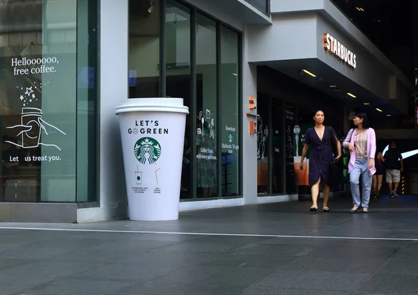 Starbucks yeşile döndü
