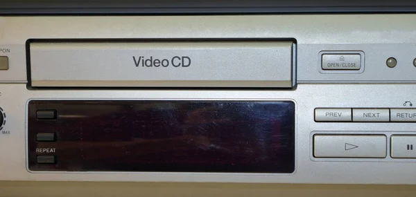 Klasik bir VCD oynatıcının Video CD 'sine seçici odak 