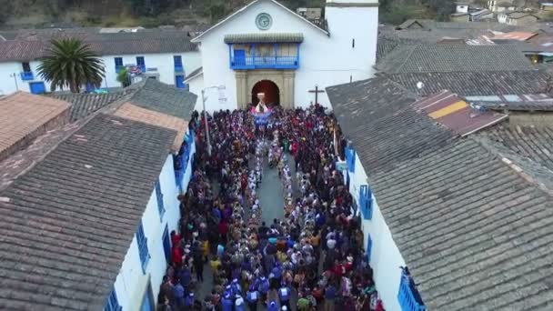 在秘鲁的Paucartambo举行的Virgen Del Carmen游行盛宴 伏尔根 德波卡坦博节 Virgen Del Carmen Paucartambo 是在库斯科的波卡坦博举行的一次宗教和民间庆祝活动 — 图库视频影像