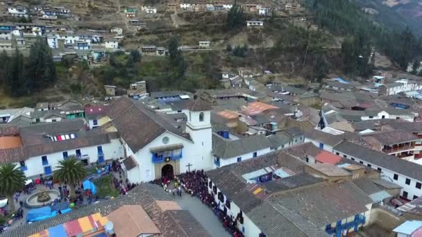 在秘鲁的Paucartambo举行的Virgen Del Carmen游行盛宴 伏尔根 德波卡坦博节 Virgen Del Carmen Paucartambo 是在库斯科的波卡坦博举行的一次宗教和民间庆祝活动 — 图库视频影像