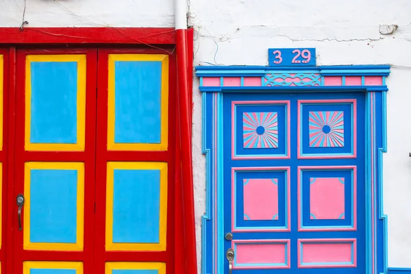 SALENTO, COLOMBIE - 4 OCTOBRE 2016 : Maisons colorées décorées i — Photo