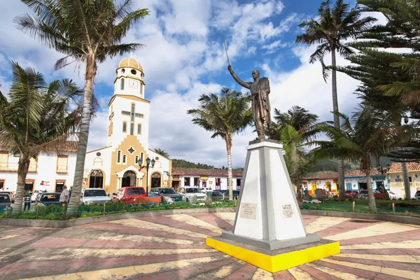 SALENTO, COLÔMBIA - OUTUBRO 4, 2016: Casas coloridas decoradas i — Fotografia de Stock