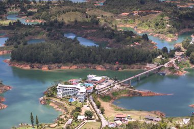 Rock El Penol şehir, Guatape, Antioquia görüntülemek 