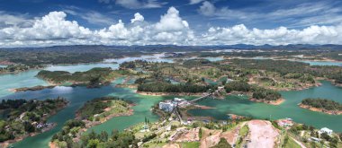 Rock El Penol şehir, Guatape, Antioquia görüntülemek 
