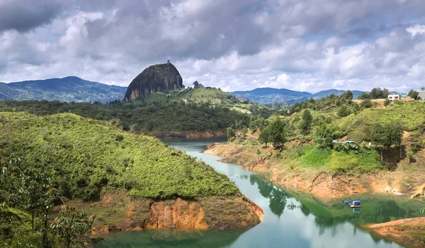 View of The Rock El Penol near the town of Guatape, Antioquia in — Stock Photo, Image
