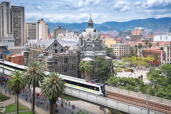 Medellin, Colombia - 06 oktober 2016: weergave van het centrum van Medellin, — Stockfoto