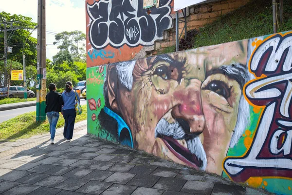 Medellin, Kolumbie, 09 října 2016: Graffiti a současník — Stock fotografie