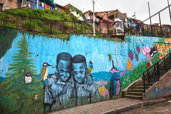 EDELLIN, COLÔMBIA, 08 de outubro de 2016: Comuna 13, antiga favela e — Fotografia de Stock