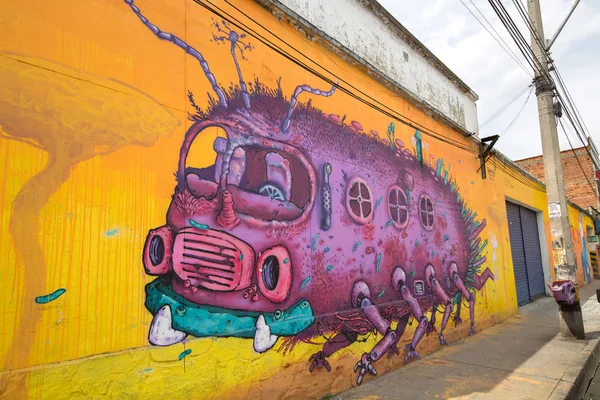 MEDELLIN, COLOMBIA, 09 OCTUBRE 2016: Graffiti y contemporáneo a —  Fotos de Stock