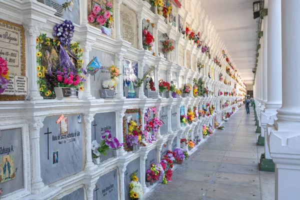 MEDELLIN, COLOMBIA - 05 FEBRUARY 2017:  Cemetery of Medellin, Co — Stock Photo, Image