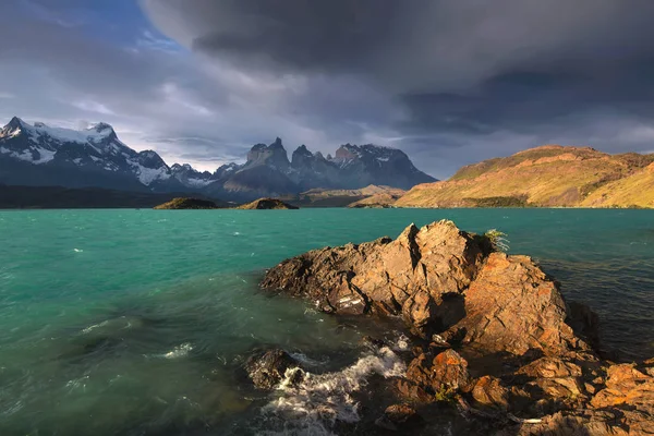 Pehoe lake, Nationaal Park van de Torres del Paine, Chili — Stockfoto