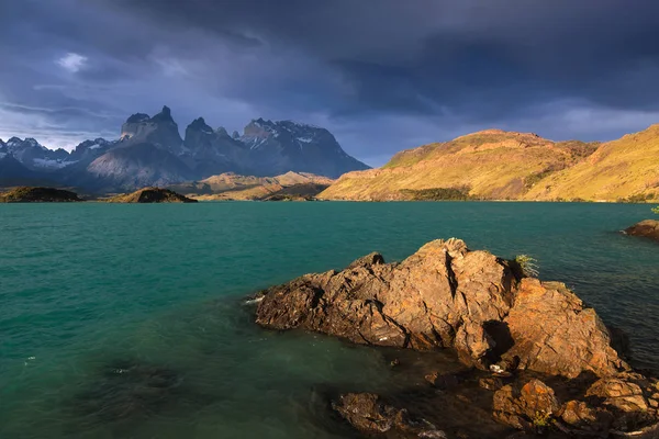 Pehoe jezero, národního parku Torres del Paine, Chile — Stock fotografie